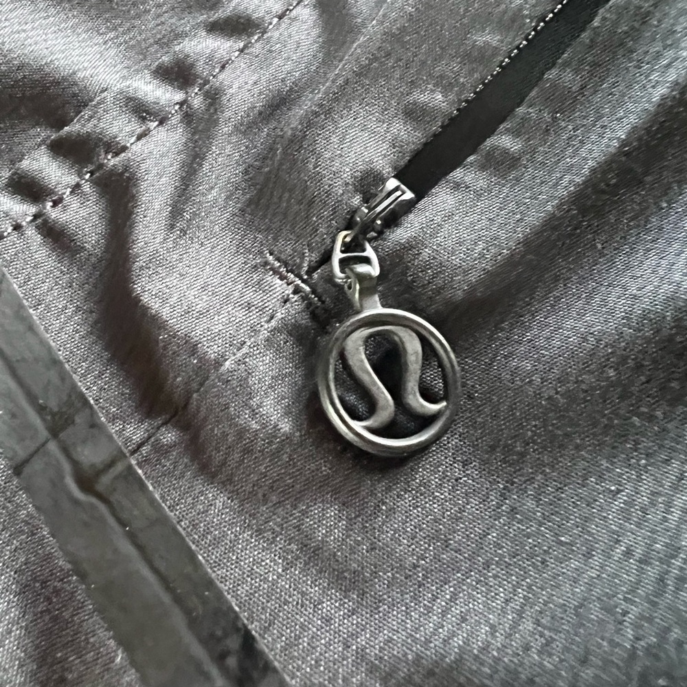 Lululemon Reversible Jacket Red Black Packable Belt Bag Small EUC Springtime - Picture 12 of 15